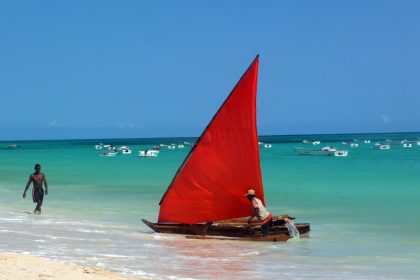 Kizimkazi Plajı ve avdan dönen balıkçılar, Zanzibar, Tanzanya