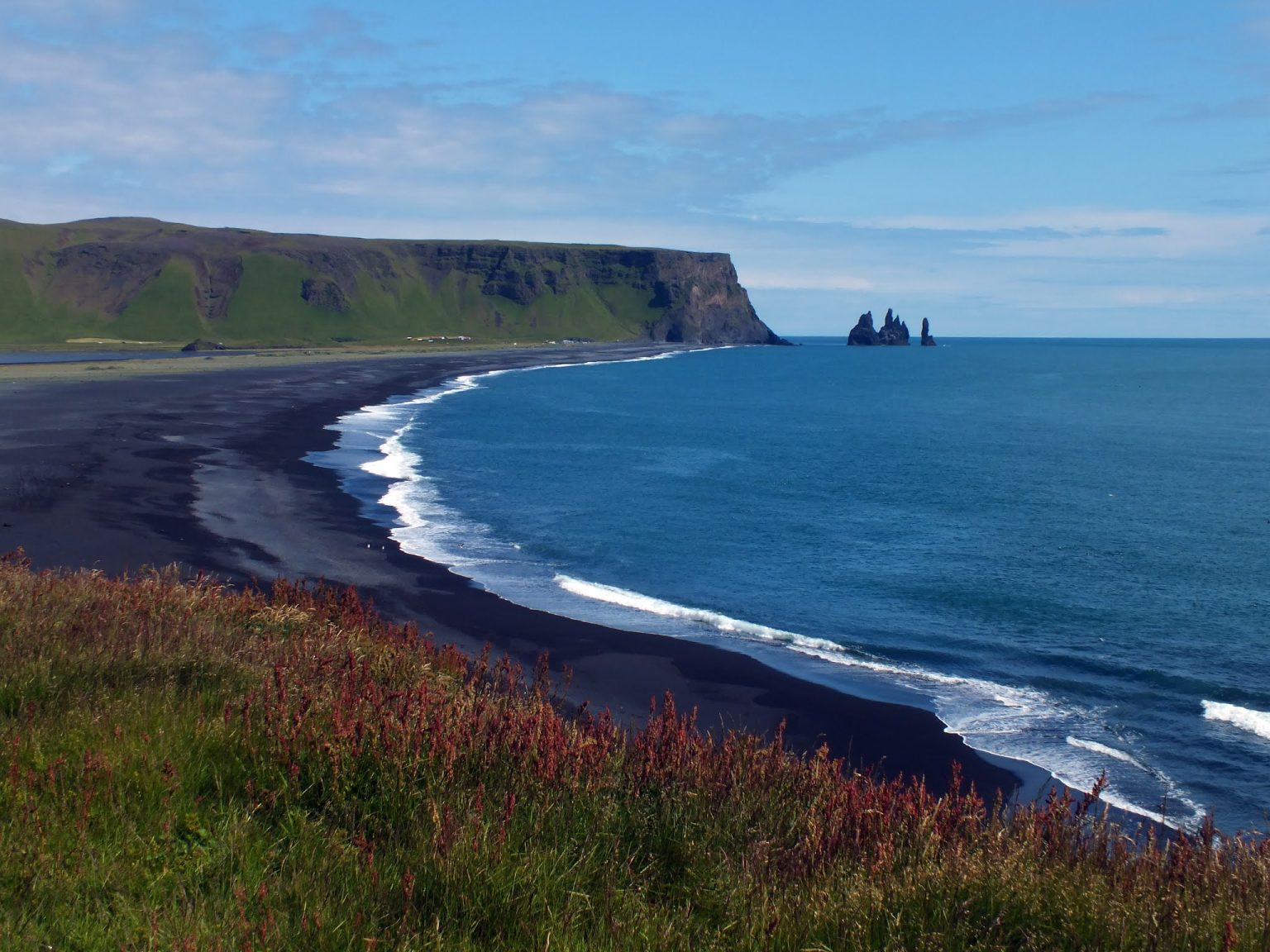 İzlanda sahillerinin kumu simsiyah
