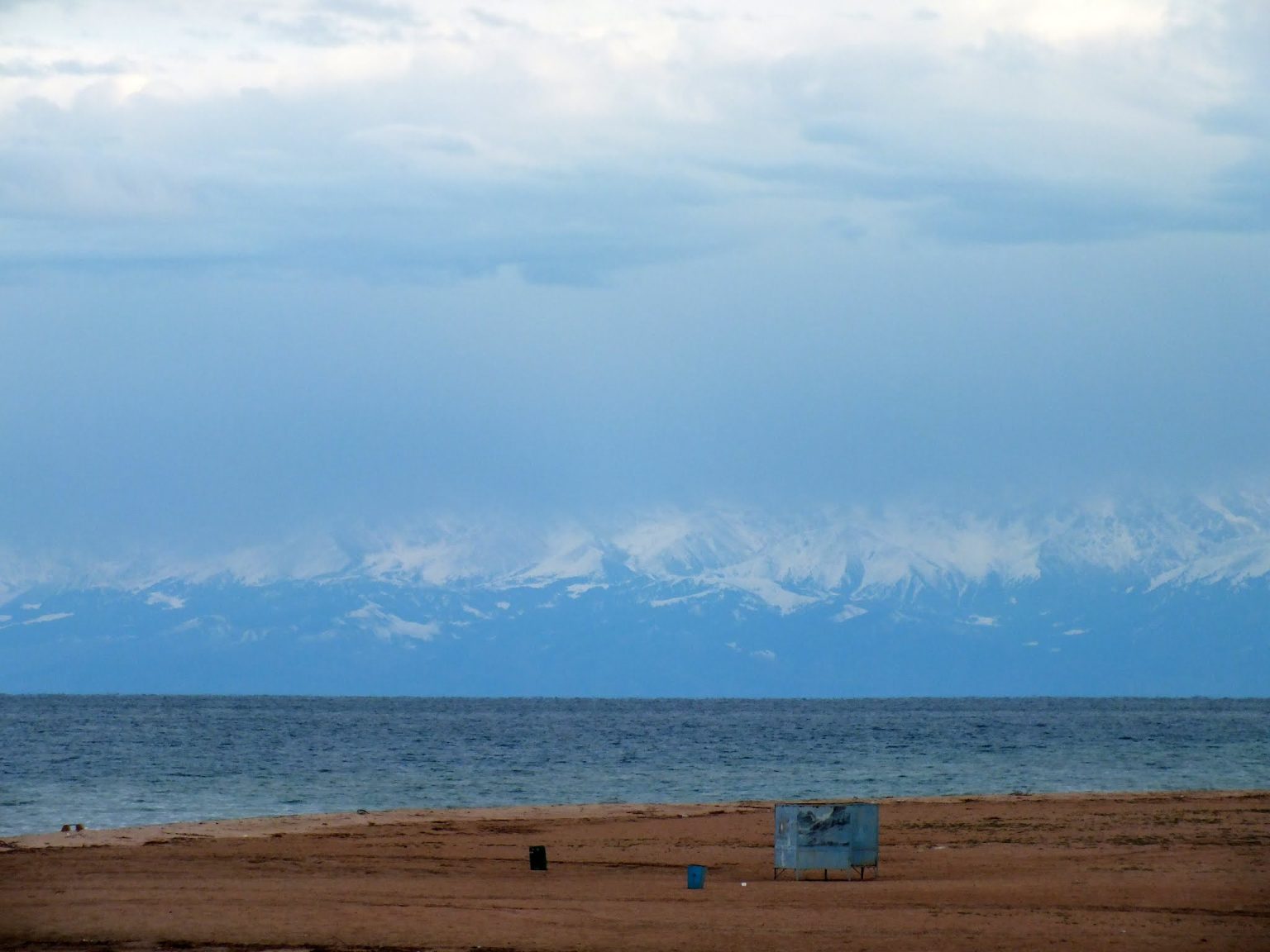 Issık Gölü ve Tanrı Dağları