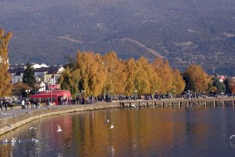 Ohrid Sahili sonbaharda bambaşka