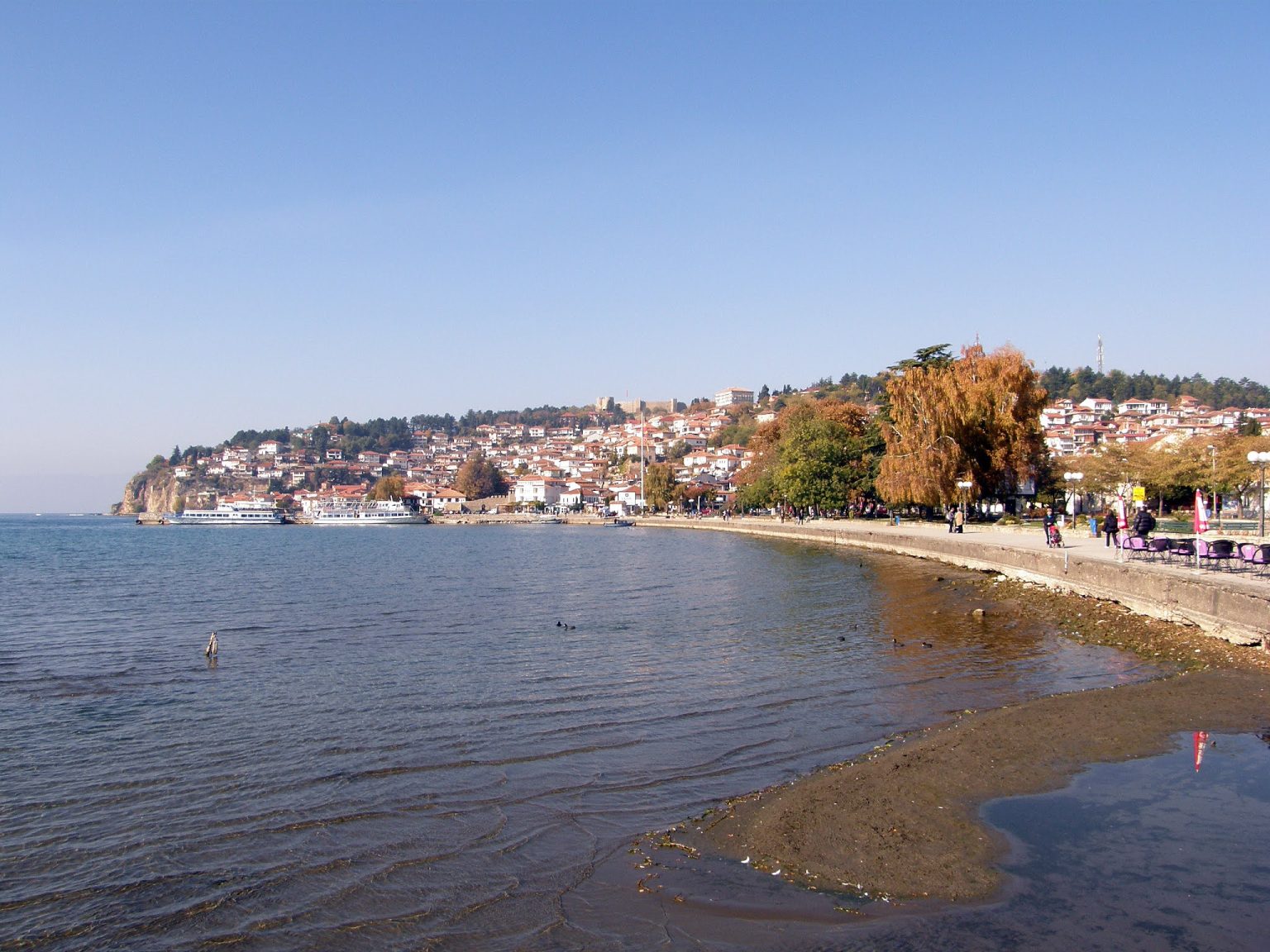 Ohrid Sahili sonbaharda bambaşka