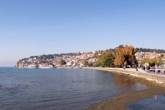 Ohrid Sahili sonbaharda bambaşka