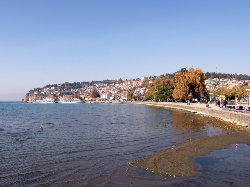 Ohrid Sahili sonbaharda bambaşka