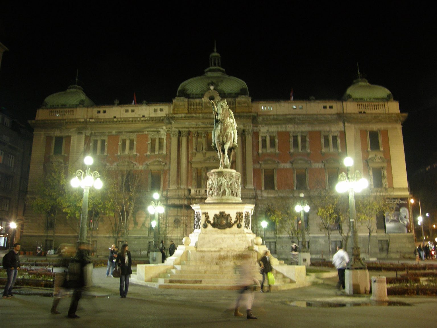 Belgrad Ulusal Müze ve İstanbul'u gösteren Knez Mihailo