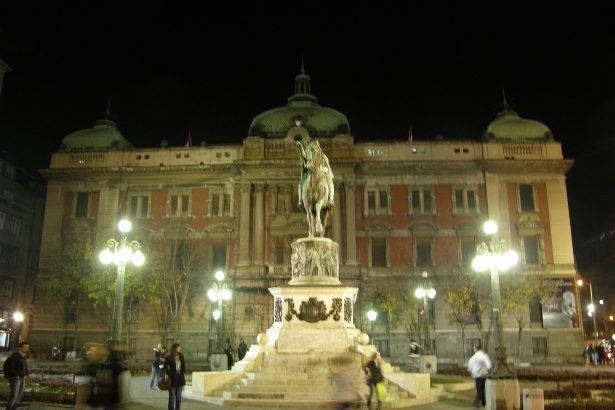 Belgrad Ulusal Müze ve İstanbul'u gösteren Knez Mihailo