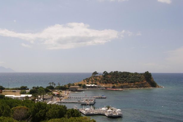 Güvercin ada, Kuşadası