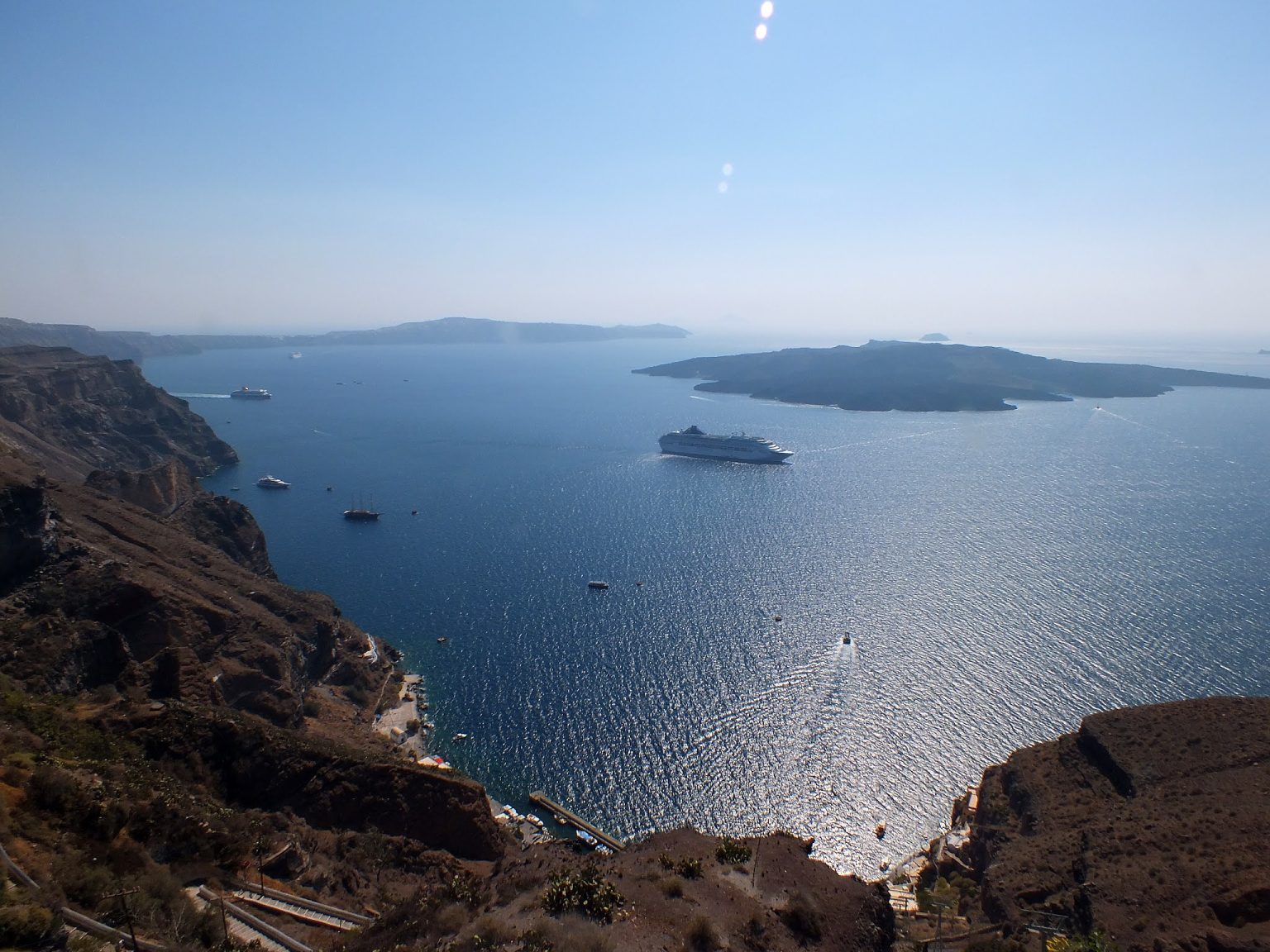 Santorini'den kaldera manzarası