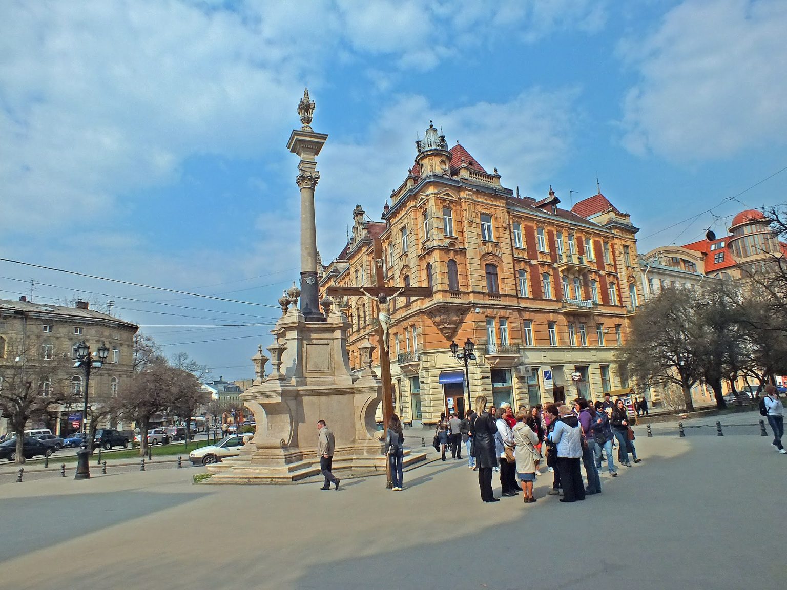 Lviv sokaklarındaki muhteşem binalar