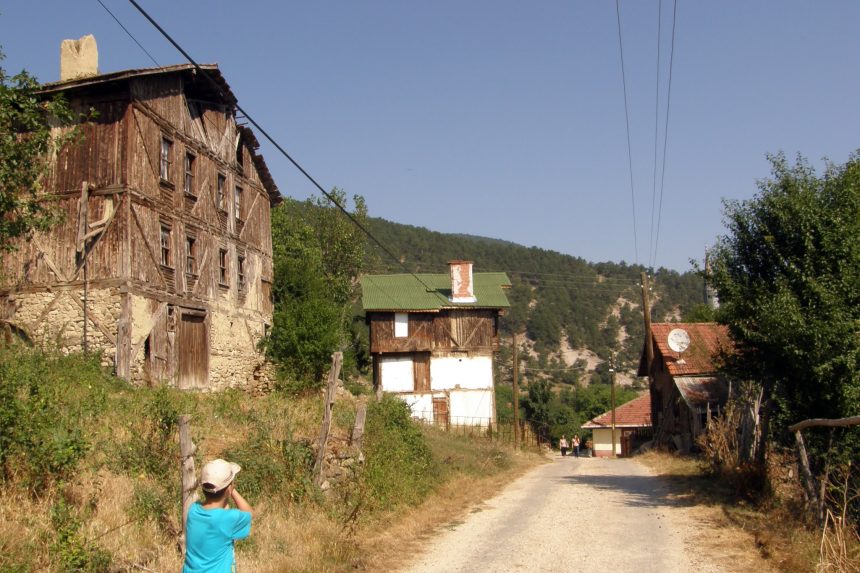 Yeniceşıhlar Köyü atalarımın anılarıyla dolu