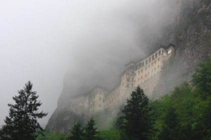 Sislerin arasında saklı güzellik Sümela Manastırı, Maçka, Trabzon