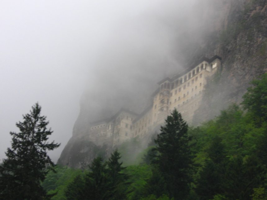 Sislerin arasında saklı güzellik Sümela Manastırı, Maçka, Trabzon