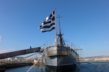 Meşhur Averof Zırhlısı, Pire