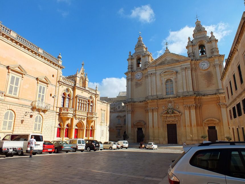 Mdina şehri Malta'nın tam ortasında
