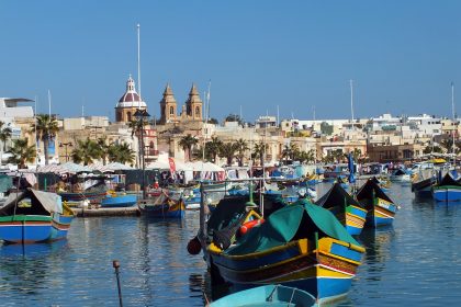 Marsaxlokk'ta yerel tekneler, Malta