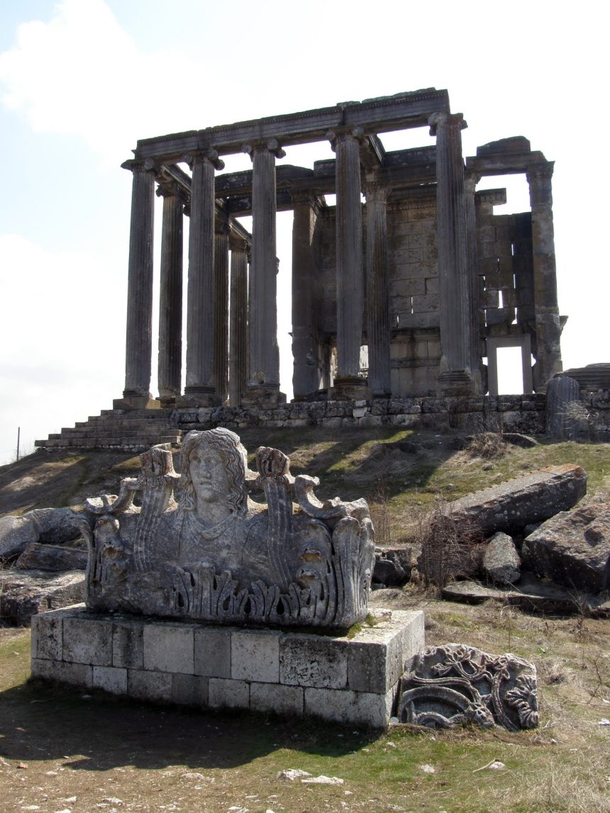 Aizonai Zeus Tapınağı, Kütahya
