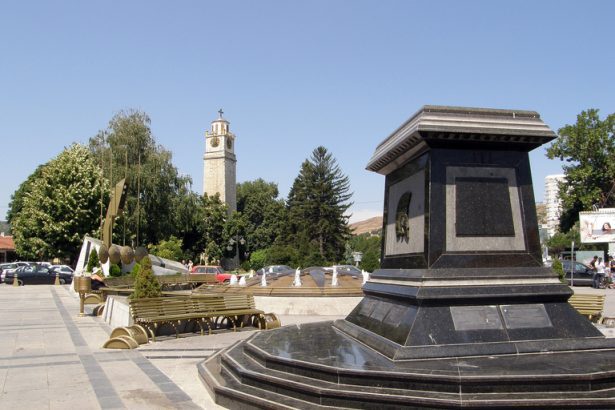 Manastır tüm tarihi görkemiyle ziyaretçilerini beklemekte