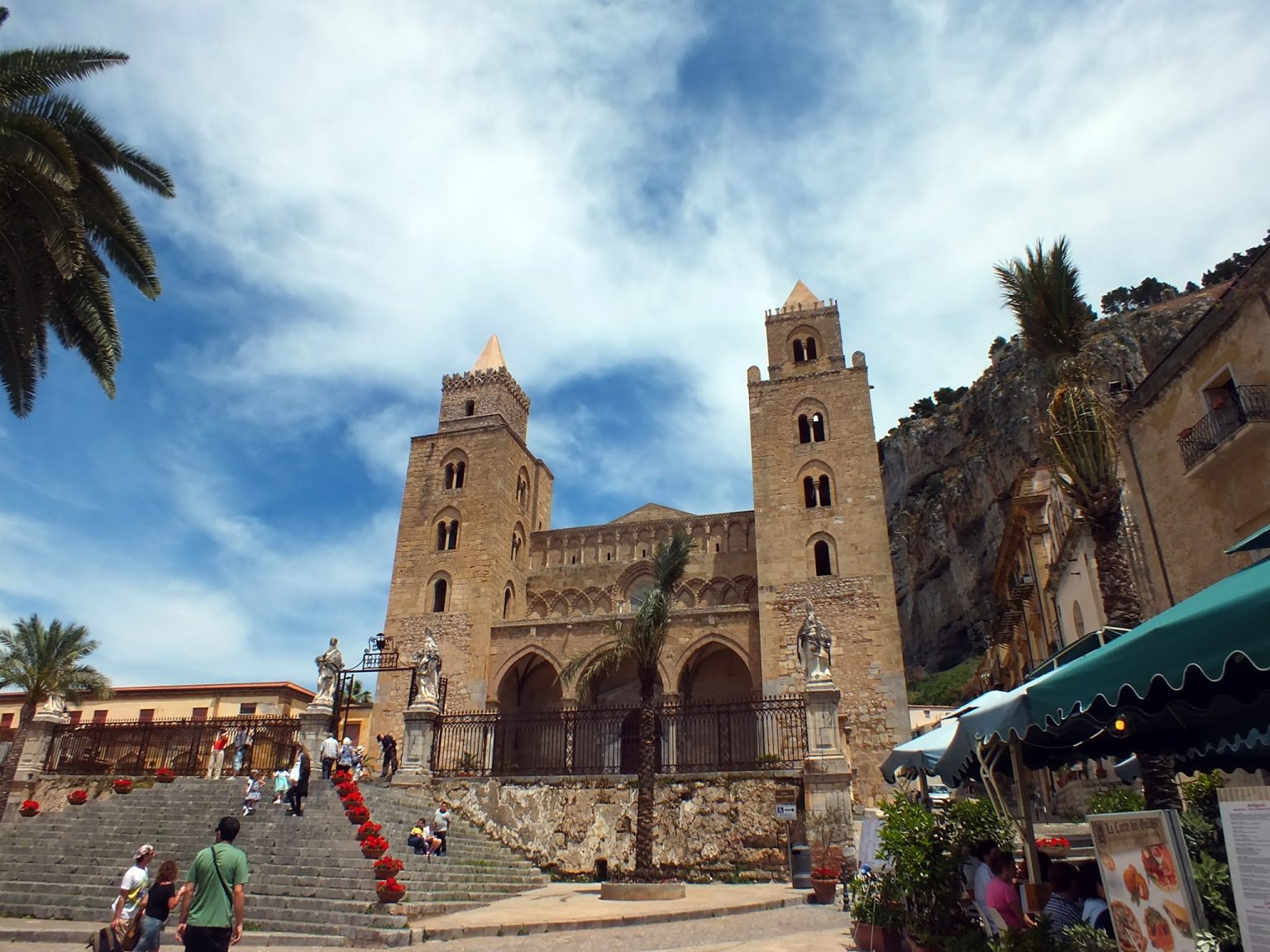 Kefalu Katedrali Bizans'tan esintiler taşıyor