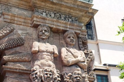 Türk esirleri betimleyen heykeller, Palermo