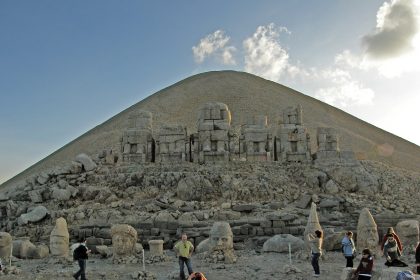 Nemrud Dağı ve heykeller