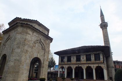 Alaca Camii, Kalkandelen