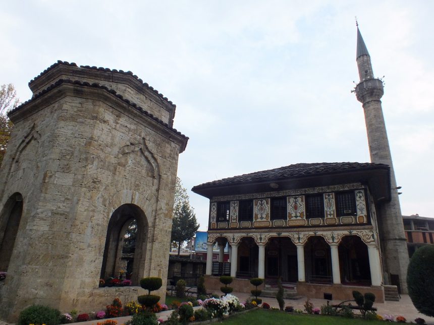 Alaca Camii, Kalkandelen