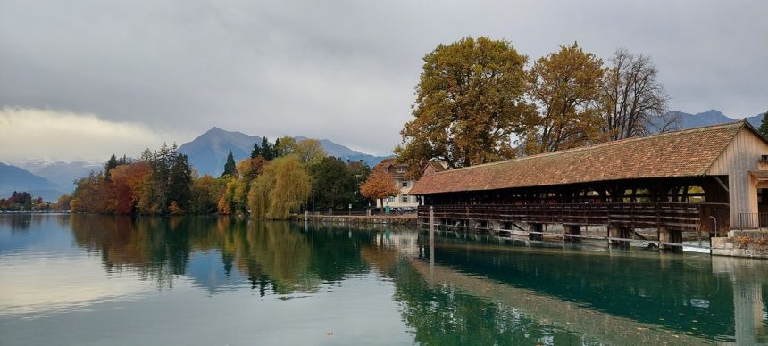 Interlaken kıyısından manzaralar, Thun, İsviçre