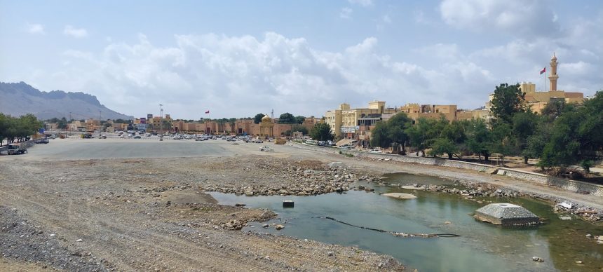 Nizwa, Kuru dere yatağı